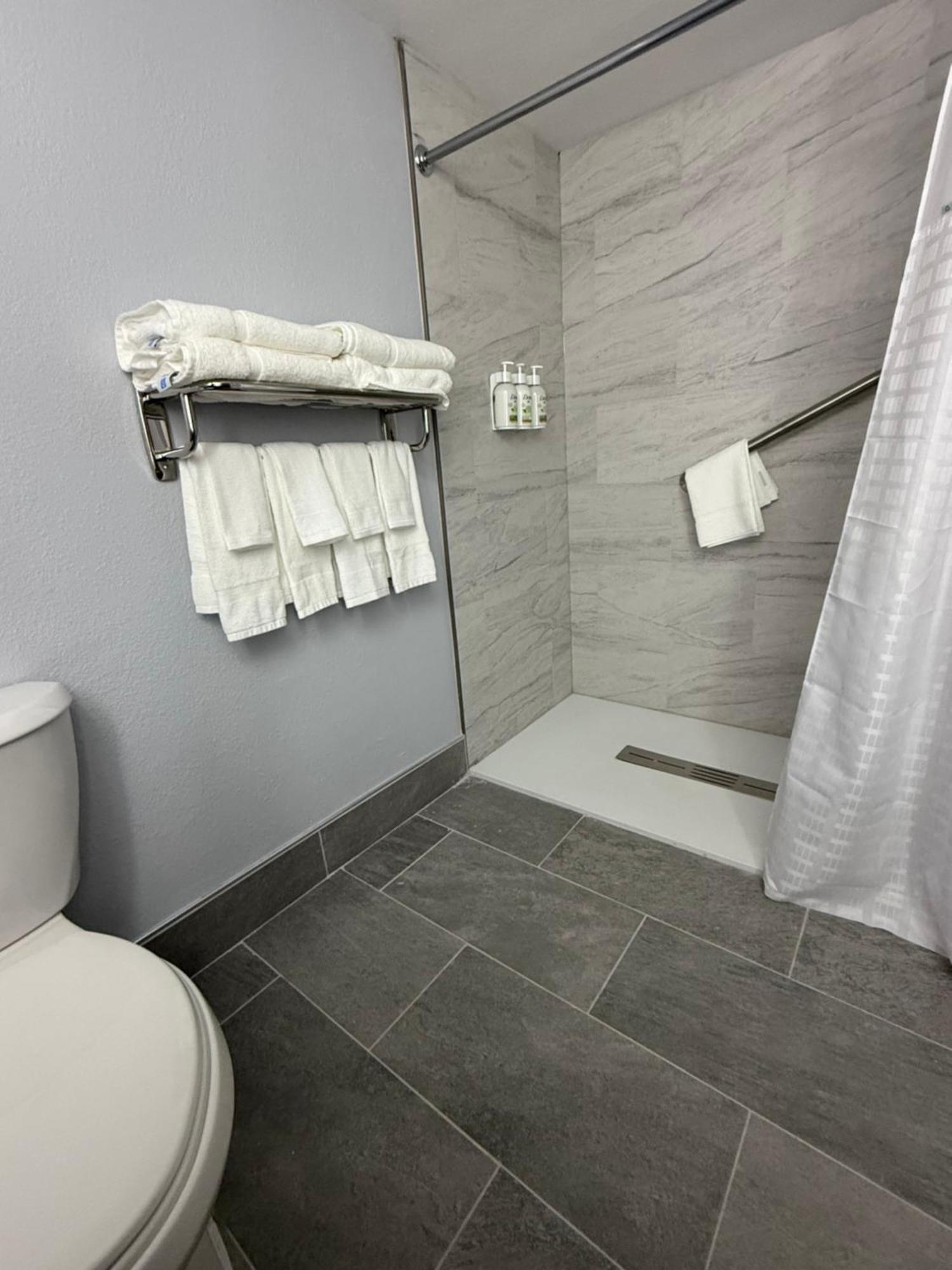 Baymont By Wyndham Batavia - Darien Lake Rom bilde